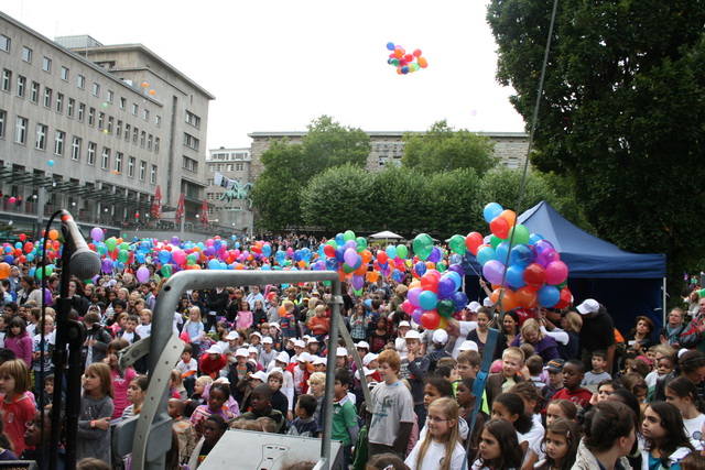 gal/2010/2010 Saitentwist Weltkindertag Burgplatz Essen 20.09.JugendhilfegGmbH Essen/2010 Saitentwist Weltkindertag Burgplatz Jugend Hilfe gGm20.09. 125.jpg